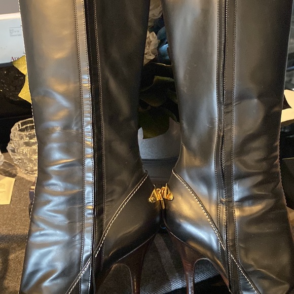 Authentic Louis Vuitton black Gold padlock boots - Picture 6 of 12